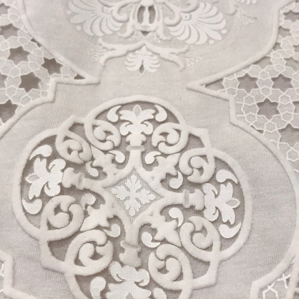 Artsy white cut out - Picture 2 of 3